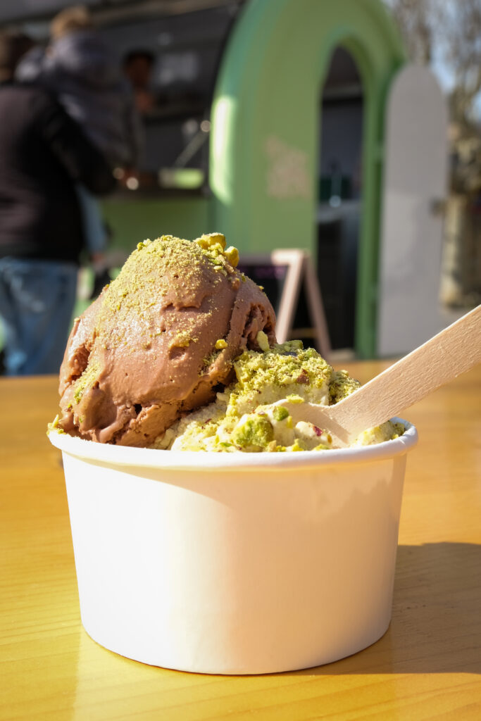 glaces-artisanales-bec-sucre-roulotte-gourmande-saveurs-naturelles-gourmandes