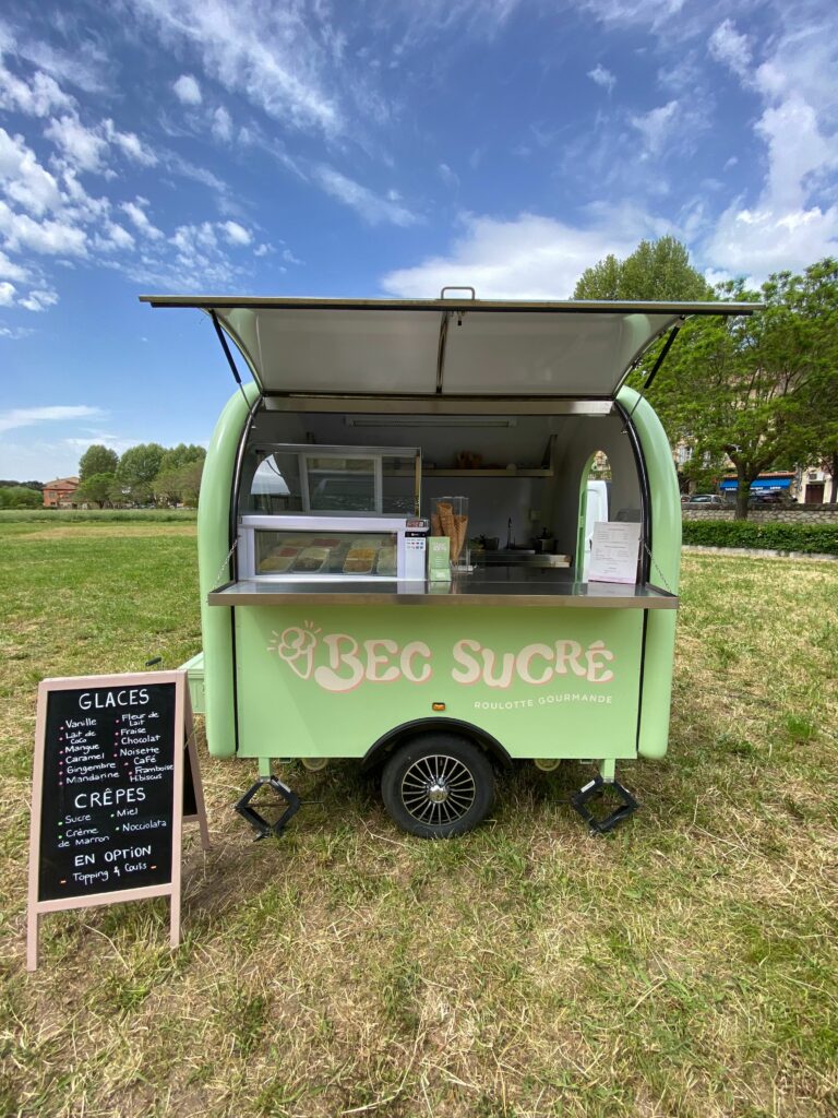 Contact pour un événement privatisation de Bec Sucré roulotte gourmande de glaces artisanales crêpes gaufres maison bio